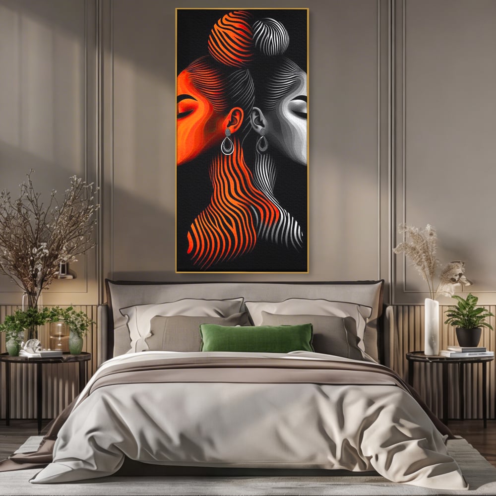 Tablou canvas cu tablou canvas cu doua fete stilizate, in rama de aluminiu auriu, pe perete intr-un dormitor